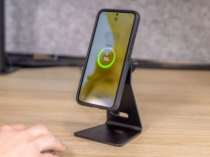 Quad Lock Bundle Desk Mount And Wireless Charging Head 3 Quad Lock Bundle Desk Mount And Wireless Charging Head - Image 3